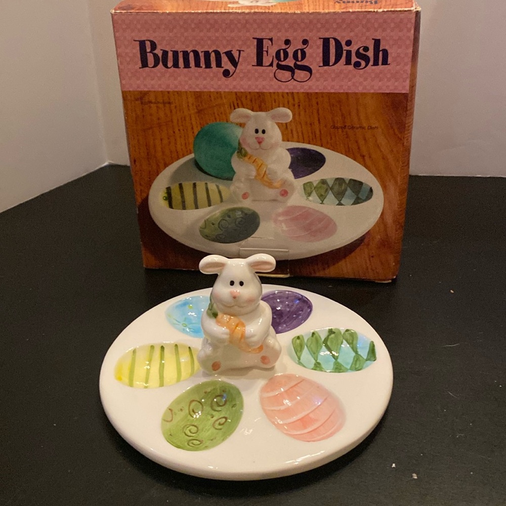 Easter Bunny deviled-egg dish ceramic dish holds 6 eggs